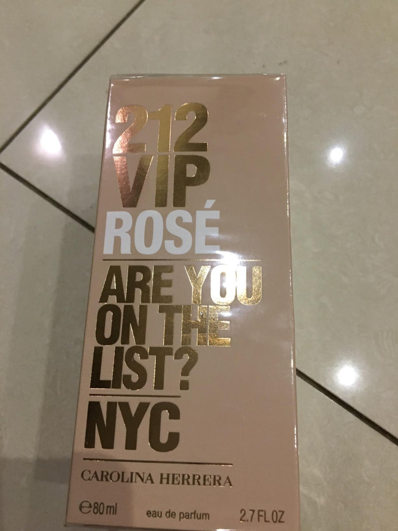 38 - 4 PERFUMES + 1 REGALO (212 rosé - Yara - Amber +  khamrah + Perfumero)