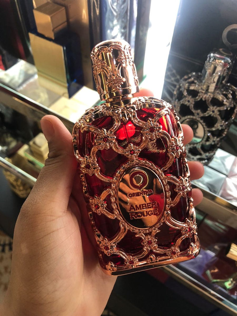 32- 3 PERFUMES + 1 REGALO (Good Girl - Amber Rouge - La Belle + perfumero)