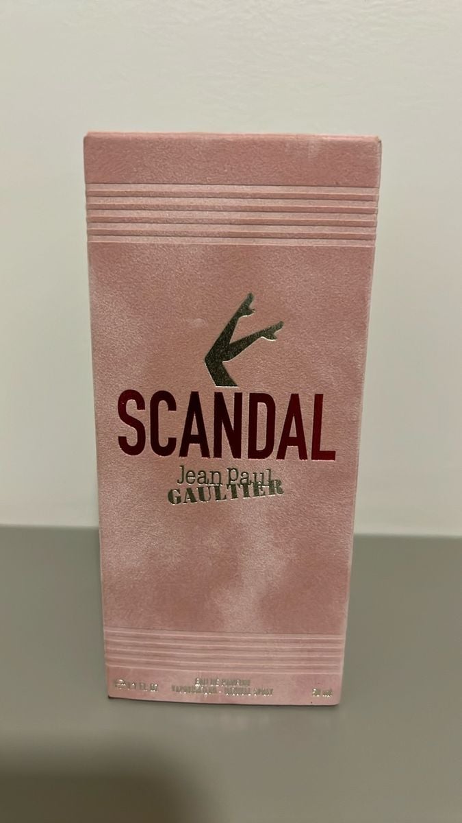 27 - 4 PERFUMES + 1 REGALO (Scandal d +Thank u next + Tonka + Haramain + Perfumero)