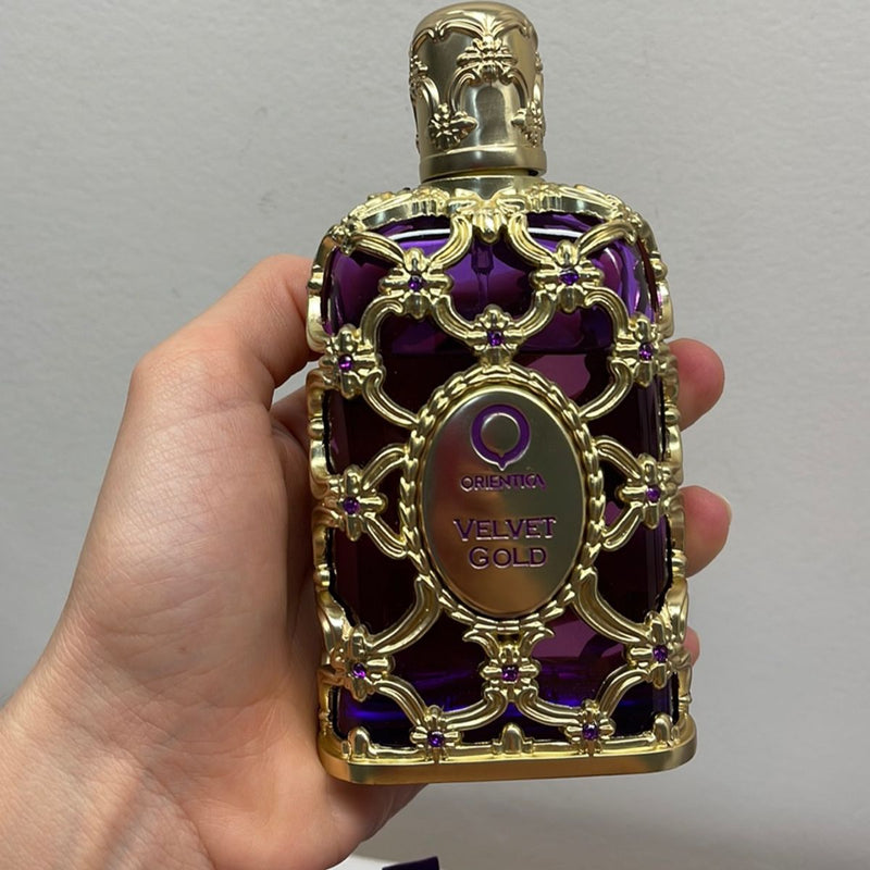 02 - 5 PERFUMES + 1 REGALO (chanel n5 - yara - Scandal - Good Girl - Velvet Gold -+ perfumero