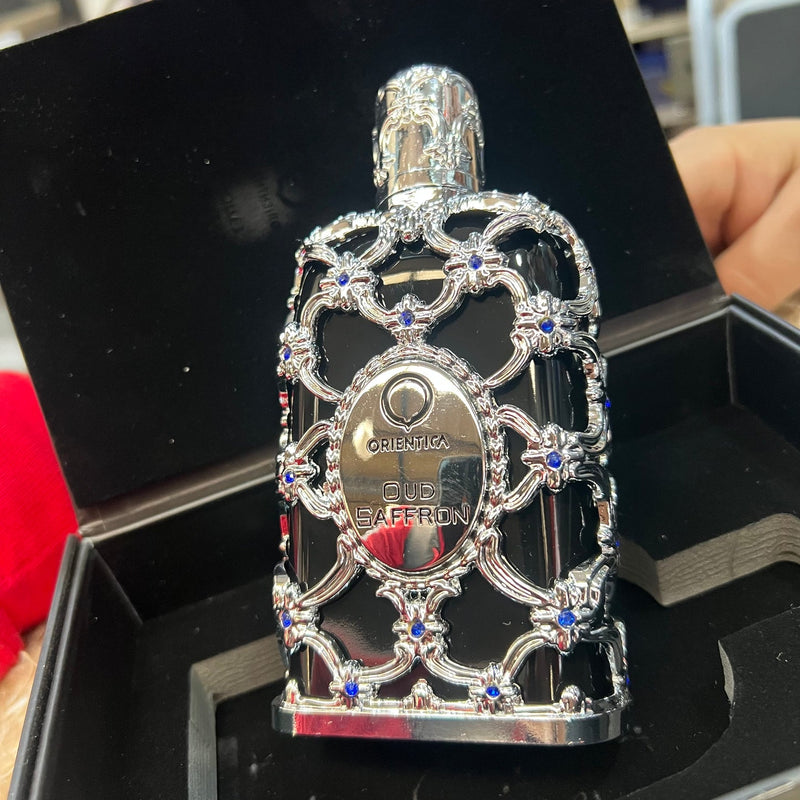073 - 4 PERFUMES + 1 REGALO (Club de nuit+oud saffron+asad+bharara)