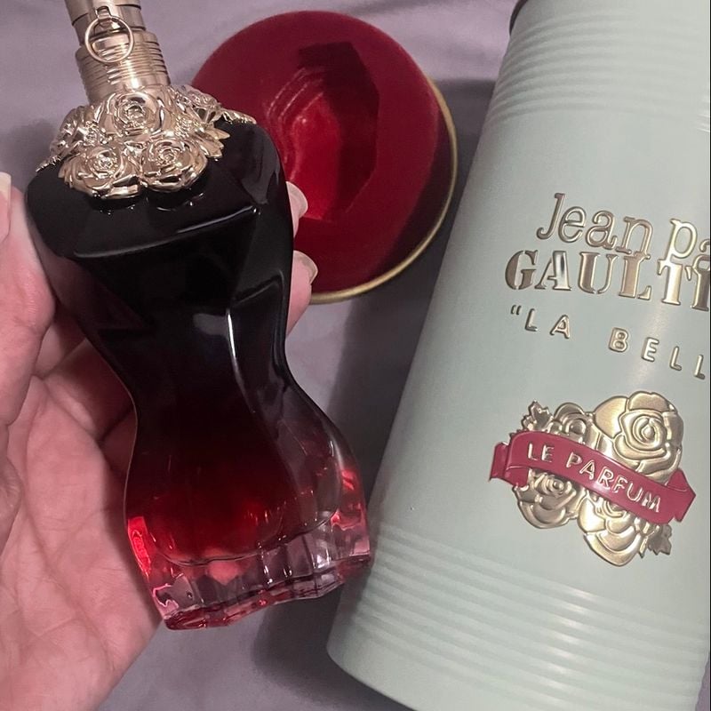 32- 3 PERFUMES + 1 REGALO (Good Girl - Amber Rouge - La Belle + perfumero)