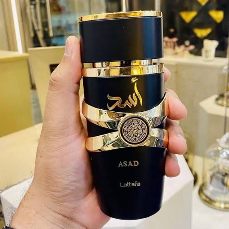 17 - 4 PERFUMES + 1 REGALO (Club de nuit+oud saffron+asad+bharara)