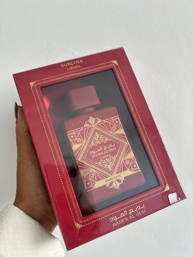 36 - 4 PERFUMES + 1 REGALO (Club+ Yara Candy+ ublime+Amber + Perfumero)